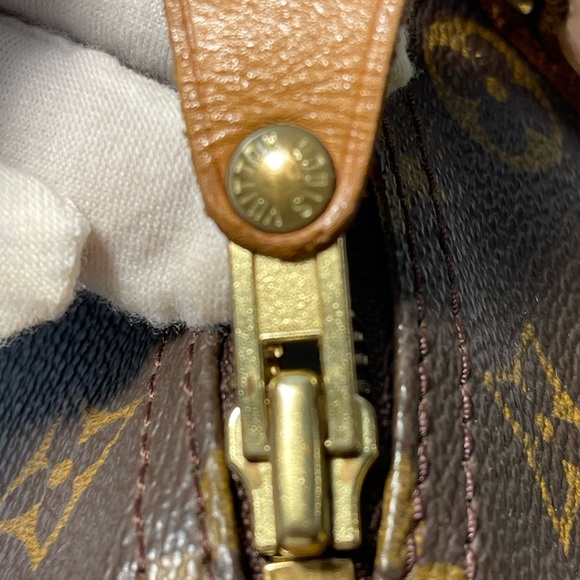 ❤️💕Speedy 30 with lock and Key💕❤️ preloved and 💯 Authentic - Picture 9 of 17